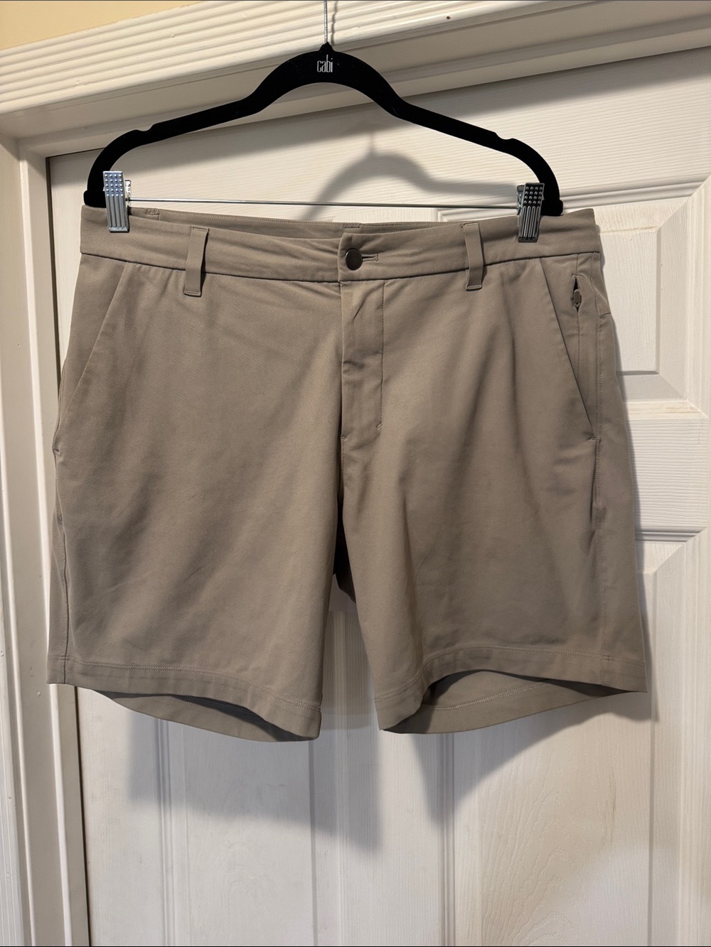 Lululemon Men's Beige Performance Shorts - Picture 3 of 6